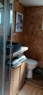 Salle de bains dans l'établissement Terre divine