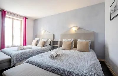 Un ou plusieurs lits dans un hébergement de l'établissement Hôtel du Centre - Le restaurant