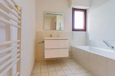 Salle de bains dans l'établissement Le 28 C chouette - Spacieux - Box privé - Ascenseur - Centre