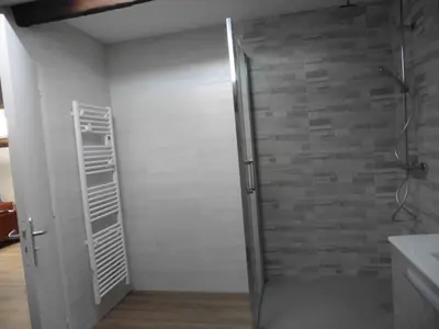 Salle de bains dans l'établissement Appartement cosy au calme