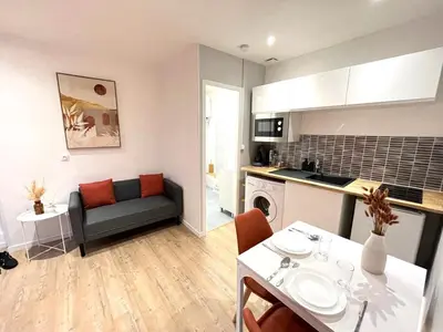 Cuisine ou kitchenette dans l'établissement Le Terracotta proche Centre Ville et Caserne