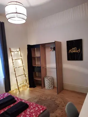 Un ou plusieurs lits dans un hébergement de l'établissement Logement COSY proche centre-ville - WiFi