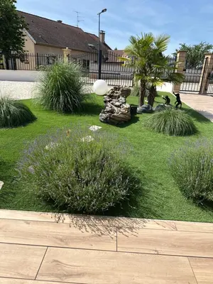 Jardin de l'établissement Le repaire des trois singes