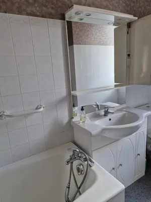 Salle de bains dans l'établissement Gite en vallée charolaise