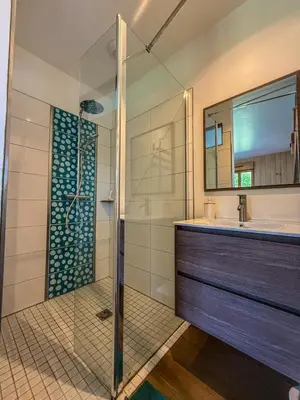 Salle de bains dans l'établissement Gîte Domaine Taureau