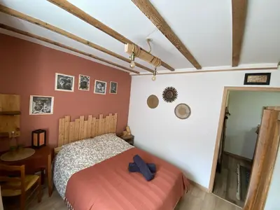 Un ou plusieurs lits dans un hébergement de l'établissement Chambre cosy en pleine nature, proche de Dijon
