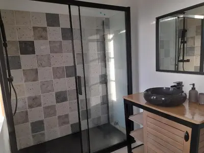 Salle de bains dans l'établissement Maison DU VERGER