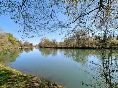 Vue sur la rivière ou le fleuve situé(e) à proximité de la maison de vacances
