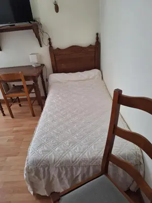 Un ou plusieurs lits dans un hébergement de l'établissement hotel Loriot