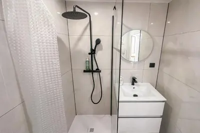Salle de bains dans l'établissement Le Ptit St Pierre - Studio en Hyper Centre