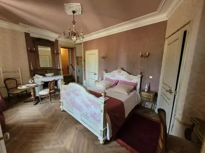 Un ou plusieurs lits dans un hébergement de l'établissement Château St Sulpice Chambre Porcelaine