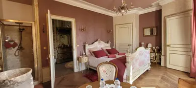 Un ou plusieurs lits dans un hébergement de l'établissement Château St Sulpice Chambre Porcelaine