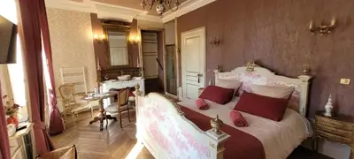 Un ou plusieurs lits dans un hébergement de l'établissement Château St Sulpice Chambre Porcelaine