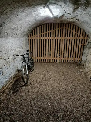 Vélo sur le terrain de l'établissement JUR'Atypique ou dans les environs