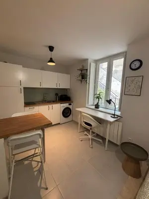 Cuisine ou kitchenette dans l'établissement Échappée Dijonnaise - studio cosy au cœur du centre ville