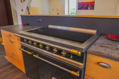 Cuisine ou kitchenette dans l'établissement Domaine Belle Ombre