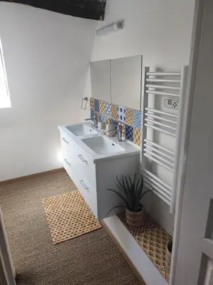 Cuisine ou kitchenette dans l'établissement Nice detached stone house