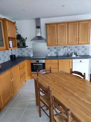 Cuisine ou kitchenette dans l'établissement Nice detached stone house