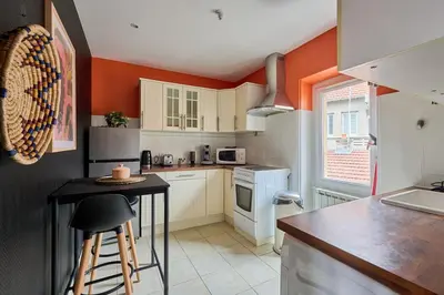 Cuisine ou kitchenette dans l'établissement Le Jungle