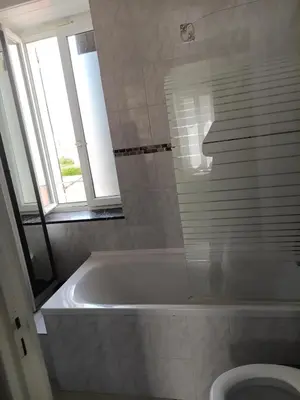 Salle de bains dans l'établissement Le Bellevue