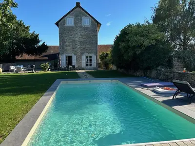 Piscine de l'établissement Demeure vigneronne rare ou située à proximité