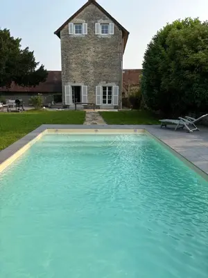Piscine de l'établissement Demeure vigneronne rare ou située à proximité