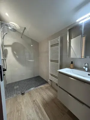 Salle de bains dans l'établissement Gîte la grange de Jeanne