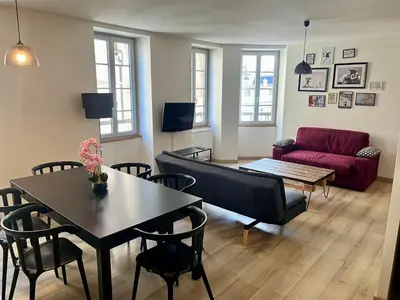 Télévision ou salle de divertissement dans l'établissement Cocon au cœur de Dijon