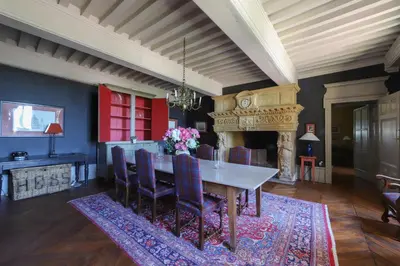 Coin salon dans l'établissement Le gîte Damas du Château de Vaulx