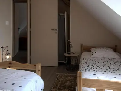 Un ou plusieurs lits dans un hébergement de l'établissement Charmant gîte rénové dans parc avec terrasse - FR-1-583-428