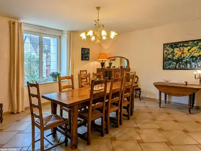 Coin salon dans l'établissement Gîte confortable en bord de Saône - FR-1-583-461