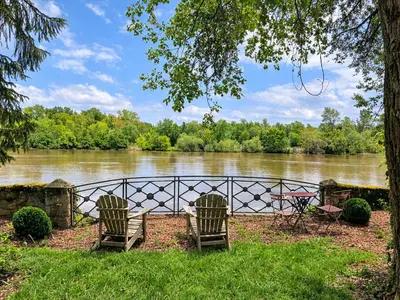 Vue sur la rivière ou le fleuve situé(e) à proximité de la maison de vacances