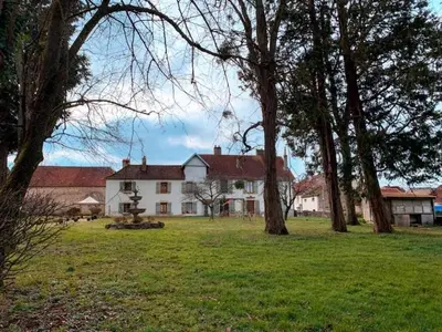 Jardin de l'établissement Gîte confortable en bord de Saône - FR-1-583-461