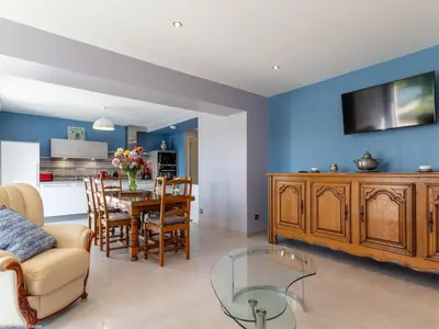 Cuisine ou kitchenette dans l'établissement Maison rénovée au bord de la Saône avec terrasse et jardin - FR-1-583-463