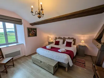 Un ou plusieurs lits dans un hébergement de l'établissement Gîte de charme dans la vallée de l'Ognon avec spa - FR-1-583-489