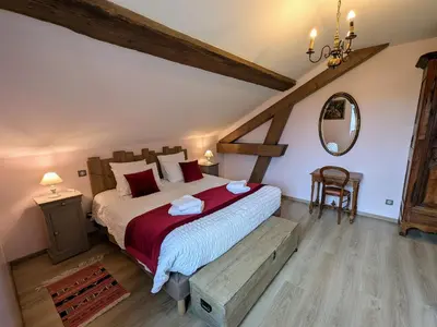 Un ou plusieurs lits dans un hébergement de l'établissement Gîte de charme dans la vallée de l'Ognon avec spa - FR-1-583-489