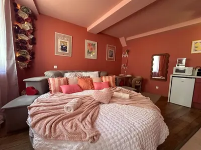 Un ou plusieurs lits dans un hébergement de l'établissement LE LOVE-ROOM, Jacuzzi, Hyper-centre