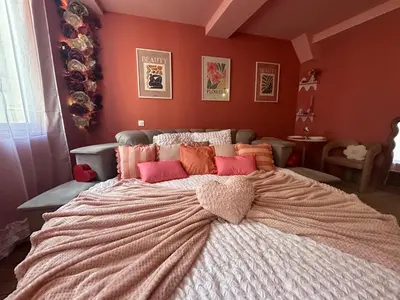 Un ou plusieurs lits dans un hébergement de l'établissement LE LOVE-ROOM, Jacuzzi, Hyper-centre