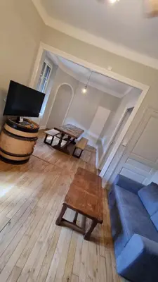 Télévision ou salle de divertissement dans l'établissement Appartement T5 rénové centre ville