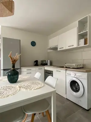 Cuisine ou kitchenette dans l'établissement Maison de village
