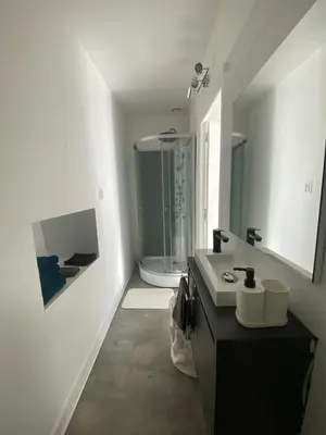 Salle de bains dans l'établissement Maison de village