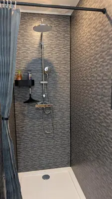 Salle de bains dans l'établissement Les roches voisines 