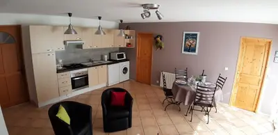 Cuisine ou kitchenette dans l'établissement Gîte l'Orée du Château Beaune-Vignoles 3 étoiles