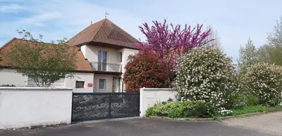 Jardin de l'établissement Gîte l'Orée du Château Beaune-Vignoles 3 étoiles