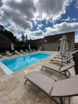 Piscine de l'établissement Gîte le clocher roman 14 personnes piscine et spa privatif ou située à proximité