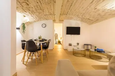 Plan de l'établissement Le Pommard - Atypical Cellar, Sleeps 6