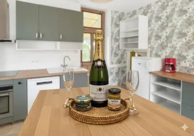 Boissons dans l'établissement Maison cosy avec jardin, 4 chambres, Route du Vin
