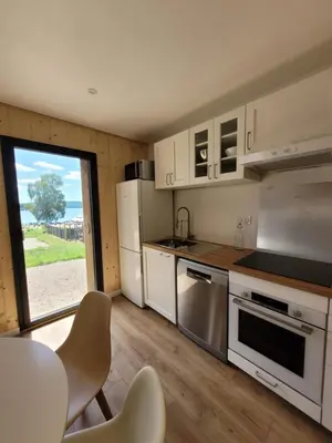 Cuisine ou kitchenette dans l'établissement Maison bord du Lac des Settons