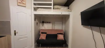 Télévision ou salle de divertissement dans l'établissement Studio du Bonheur, Dijon Center