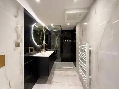 Salle de bains dans l'établissement Le Loft Contemporain - Climatisé & Smart TV au coeur de Dijon